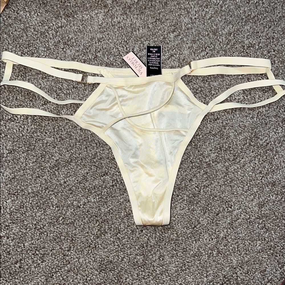 NWT VS Sexy Thong - Nude/Cream - Medium